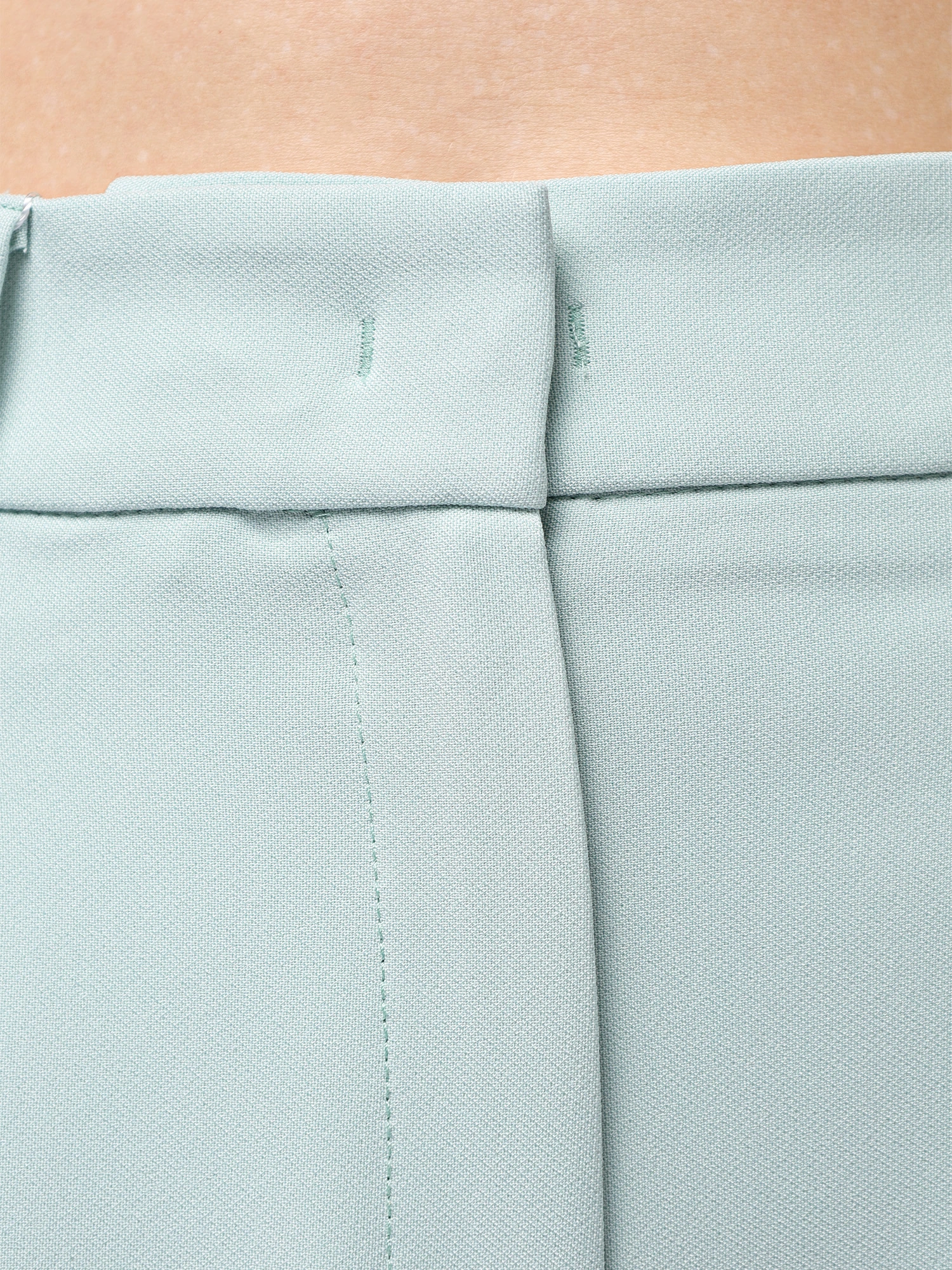 Брюки свободного кроя с завышенной талией